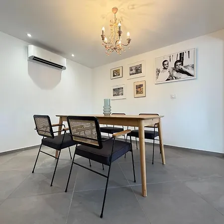 Charming For 6 In Agde 度假居 *