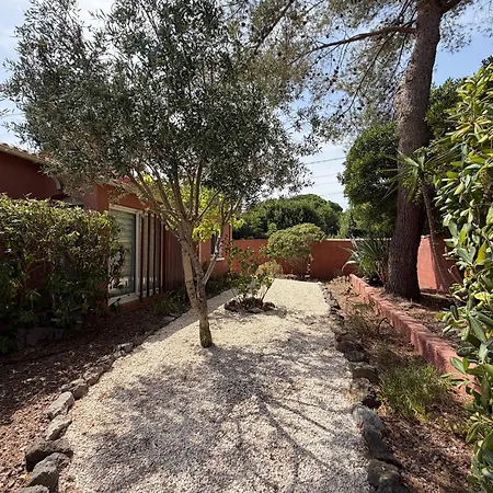 Charming Villa For 6 In Agde Сasa de vacaciones *