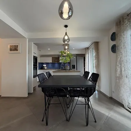 Сasa de vacaciones Charming Villa For 6 In Agde Le Grau d'Agde