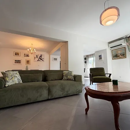 Сasa de vacaciones Charming Villa For 6 In Agde